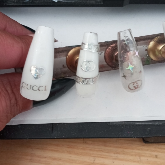 Press on nails - Picture 3 of 3